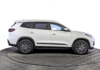 Подержанный автомобиль Chery Tiggo 8 2024 года (4 фото)