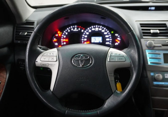 Подержанный автомобиль Toyota Camry Sedan 2008 года (13 фото)