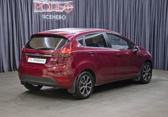 Подержанный автомобиль Ford Fiesta Hatchback 2011 года (5 фото)