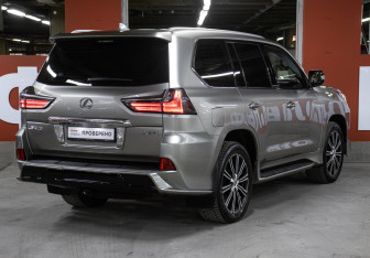 Подержанный автомобиль Lexus LX 2017 года (5 фото)