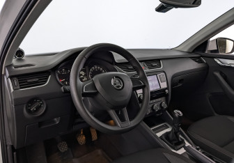 Подержанный автомобиль Skoda Octavia Liftback 2017 года (15 фото)