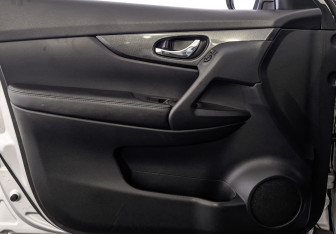 Подержанный автомобиль Nissan X-Trail 2016 года (19 фото)