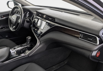 Подержанный автомобиль Toyota Camry Sedan 2019 года (13 фото)