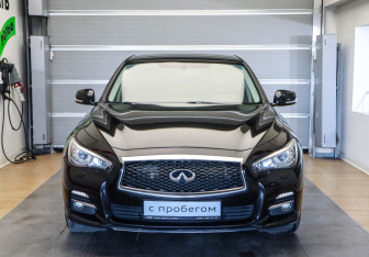 Подержанный автомобиль Infiniti Q50 2017 года (3 фото)
