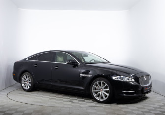Подержанный автомобиль Jaguar XJ 2014 года (3 фото)