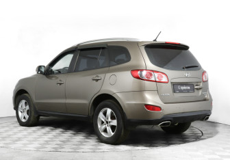 Подержанный автомобиль Hyundai Santa Fe 2010 года (7 фото)