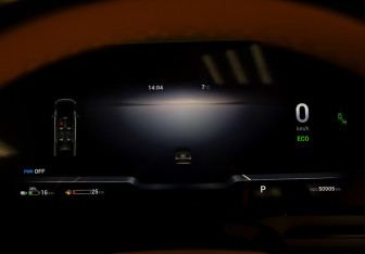 Подержанный автомобиль Voyah Dream 2023 года (9 фото)