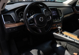 Подержанный автомобиль Volvo XC90 2016 года (13 фото)