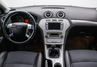 Подержанный автомобиль Ford Mondeo Sedan 2009 года (13 фото)