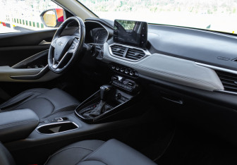 Подержанный автомобиль Chevrolet Captiva 2022 года (7 фото)