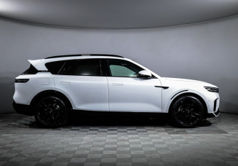 Подержанный автомобиль Voyah Free 2025 года (4 фото)