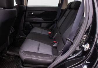 Подержанный автомобиль Mitsubishi Outlander 2019 года (11 фото)