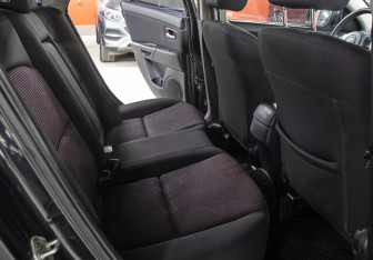 Подержанный автомобиль Mazda 3 Hatchback 2006 года (12 фото)