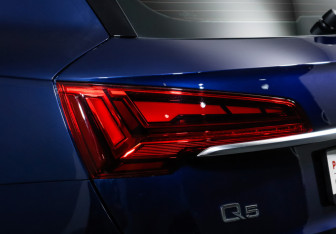 Подержанный автомобиль Audi Q5 2021 года (17 фото)