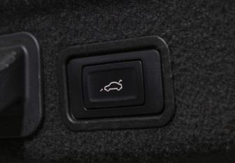 Подержанный автомобиль Audi A8 2014 года (23 фото)