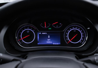 Подержанный автомобиль Opel Insignia Sedan 2014 года (12 фото)