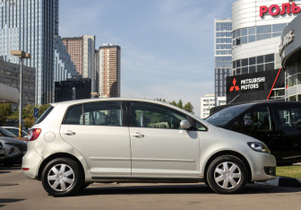 Подержанный автомобиль Volkswagen Golf Plus 2010 года (3 фото)
