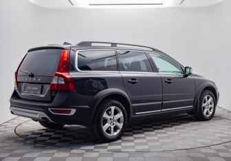 Подержанный автомобиль Volvo XC70 2010 года (5 фото)