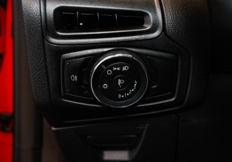 Подержанный автомобиль Ford Focus Hatchback 2012 года (14 фото)