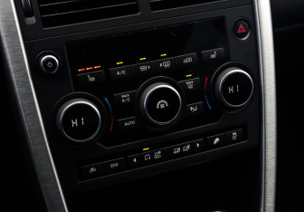 Подержанный автомобиль Land Rover Discovery Sport 2017 года (18 фото)