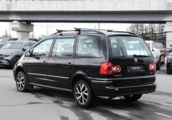 Подержанный автомобиль Volkswagen Sharan 2005 года (7 фото)