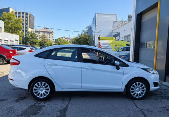 Подержанный автомобиль Ford Fiesta Sedan 2015 года (4 фото)