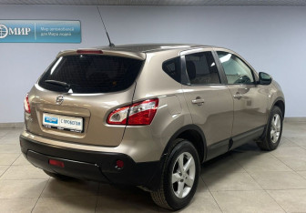 Подержанный автомобиль Nissan Qashqai 2012 года (5 фото)