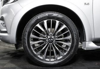 Подержанный автомобиль Infiniti QX80 2019 года (29 фото)