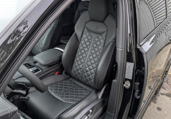 Подержанный автомобиль Audi Q7 2024 года (20 фото)