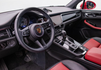 Подержанный автомобиль Porsche Macan 2023 года (9 фото)