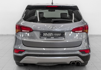 Подержанный автомобиль Hyundai Santa Fe 2016 года (6 фото)