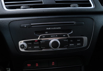 Подержанный автомобиль Audi Q3 2017 года (15 фото)