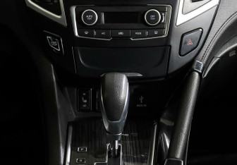 Подержанный автомобиль DongFeng AX7 2017 года (11 фото)