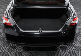 Подержанный автомобиль Toyota Camry Sedan 2019 года (10 фото)