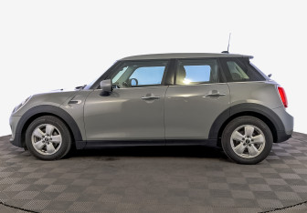 Подержанный автомобиль MINI Hatch 2020 года (8 фото)