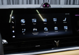 Подержанный автомобиль Voyah Dream 2023 года (19 фото)