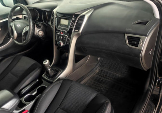 Подержанный автомобиль Hyundai i30 Hatchback 2012 года (11 фото)