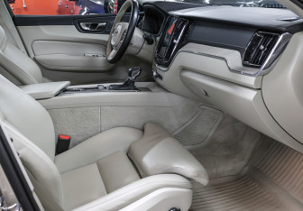 Подержанный автомобиль Volvo XC60 2018 года (11 фото)