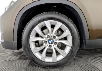Подержанный автомобиль BMW X1 2012 года (18 фото)