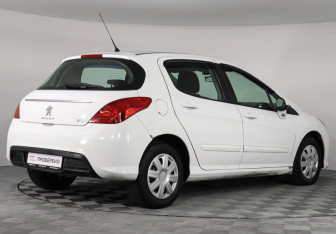 Подержанный автомобиль Peugeot 308 Hatchback 2011 года (3 фото)