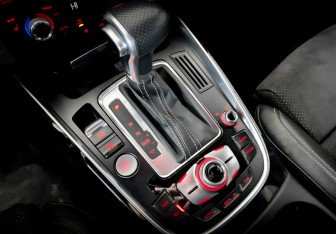 Подержанный автомобиль Audi Q5 2015 года (25 фото)