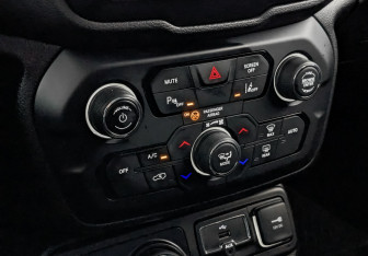 Подержанный автомобиль Jeep Renegade 2018 года (21 фото)