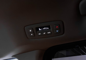 Подержанный автомобиль Kia Carnival 2022 года (26 фото)