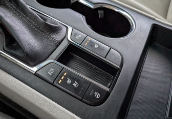 Подержанный автомобиль Kia Carnival 2019 года (27 фото)