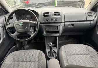 Подержанный автомобиль Skoda Fabia Hatchback 2012 года (9 фото)