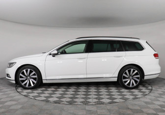 Подержанный автомобиль Volkswagen Passat Wagon 2019 года (8 фото)