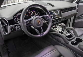 Подержанный автомобиль Porsche Cayenne 2019 года (16 фото)