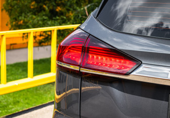 Подержанный автомобиль Geely Atlas Pro 2022 года (15 фото)