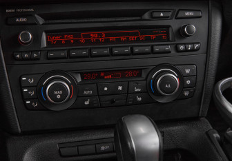 Подержанный автомобиль BMW X1 2011 года (14 фото)