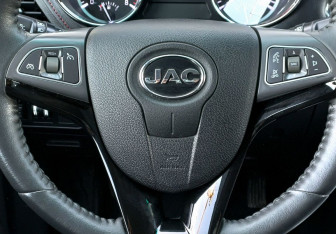 Подержанный автомобиль JAC T8 2023 года (13 фото)